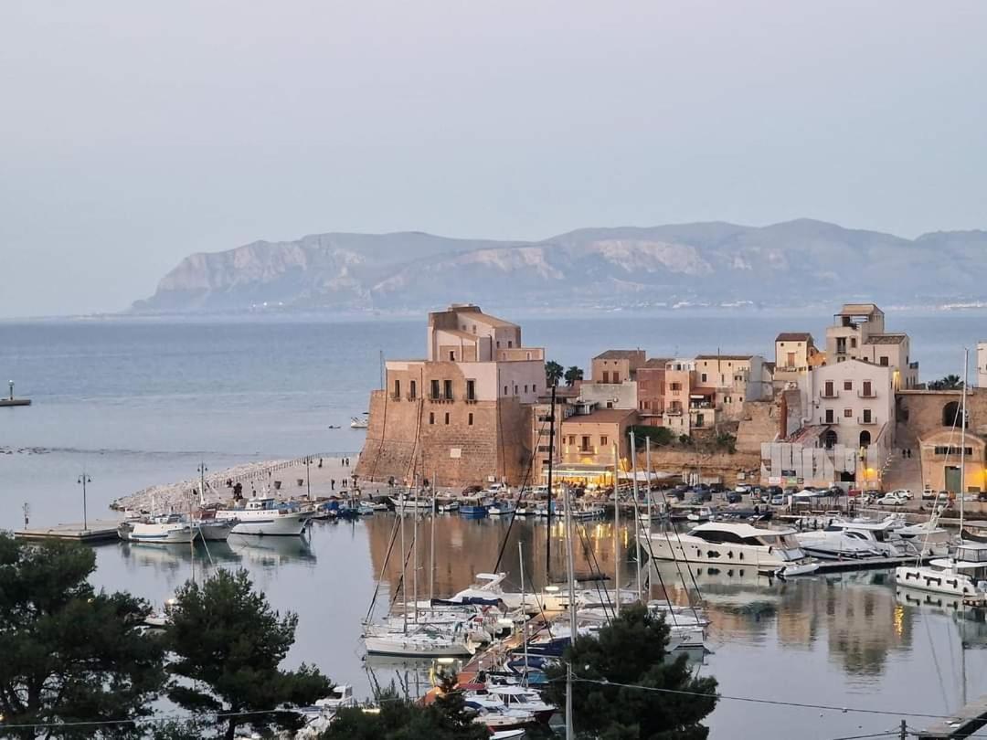 Golden House Lägenhet Castellammare del Golfo Exteriör bild